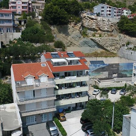 Apartments Rica Omis Bagian luar foto