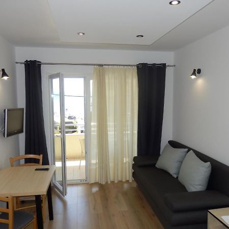 Apartments Rica Omis Bagian luar foto