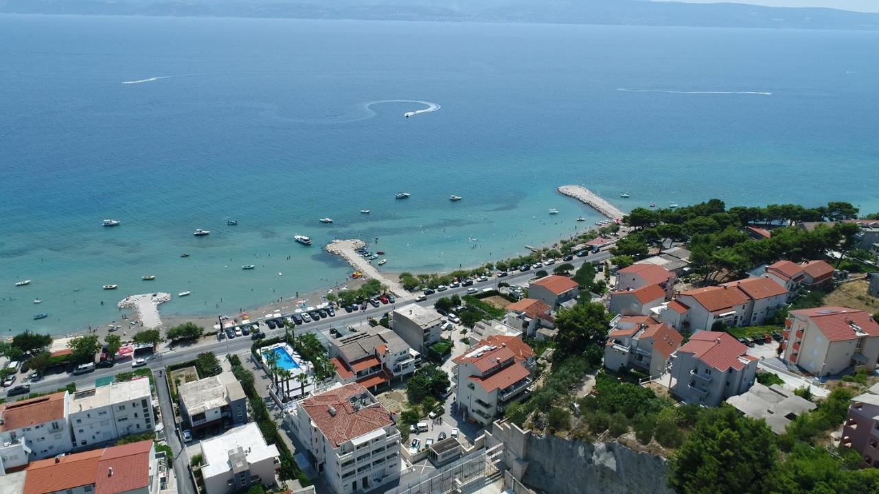 Apartments Rica Omis Bagian luar foto