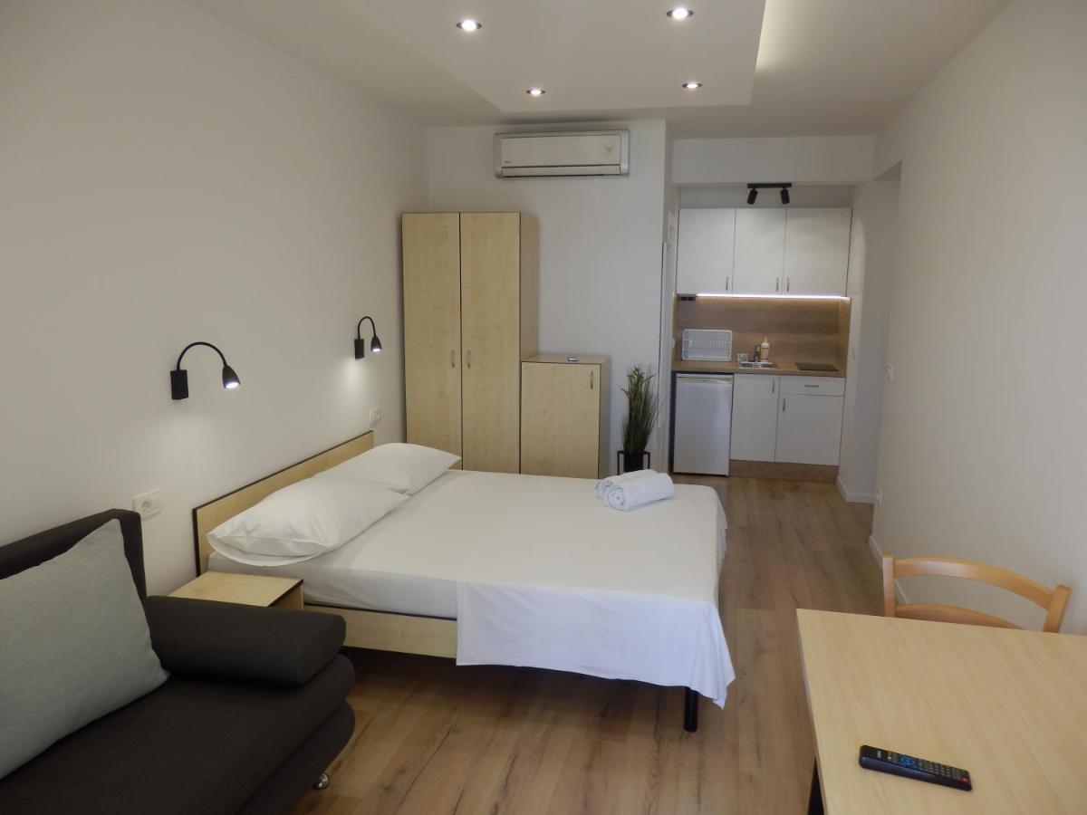 Apartments Rica Omis Bagian luar foto
