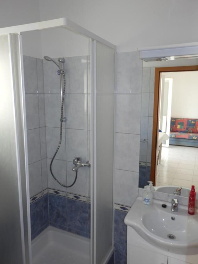 Apartments Rica Omis Bagian luar foto