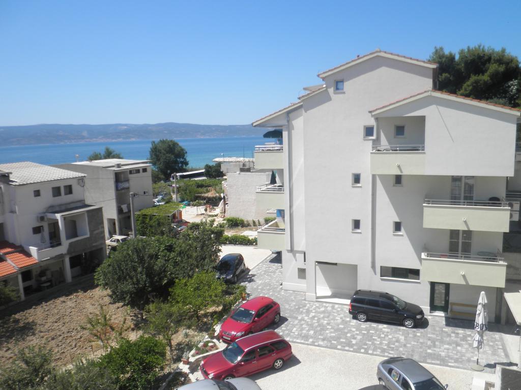 Apartments Rica Omis Bagian luar foto