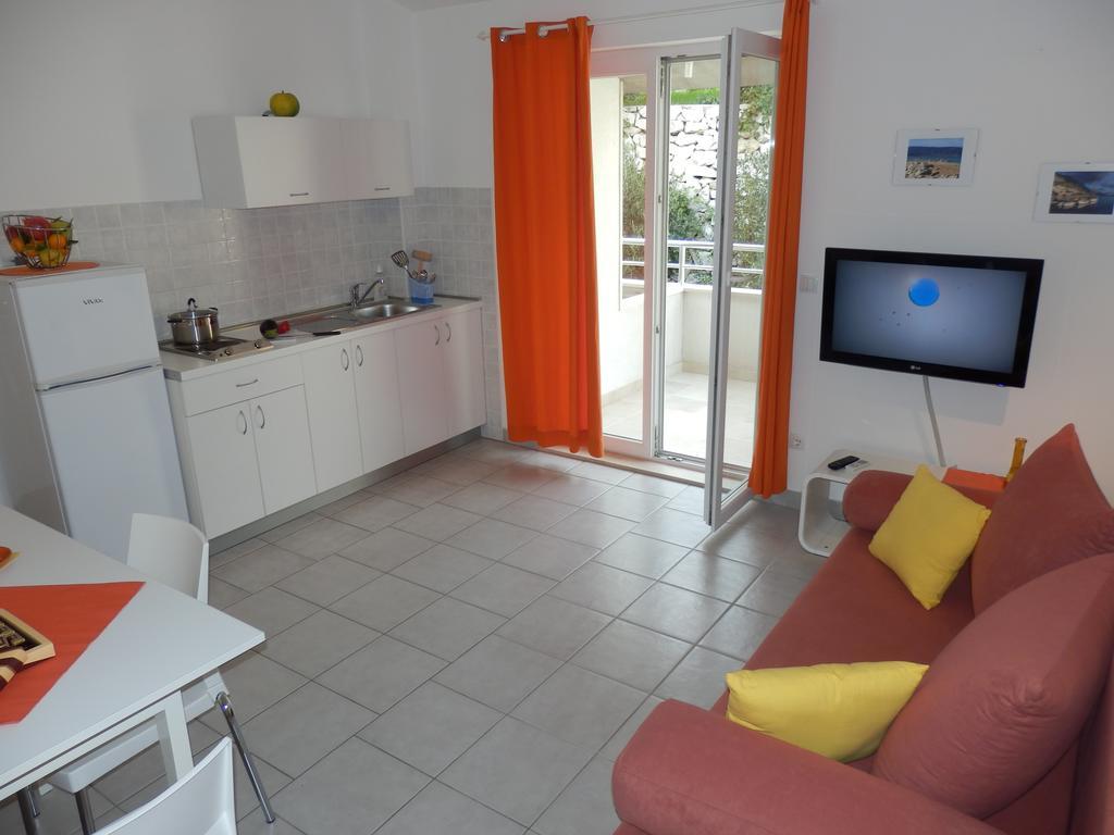 Apartments Rica Omis Bagian luar foto