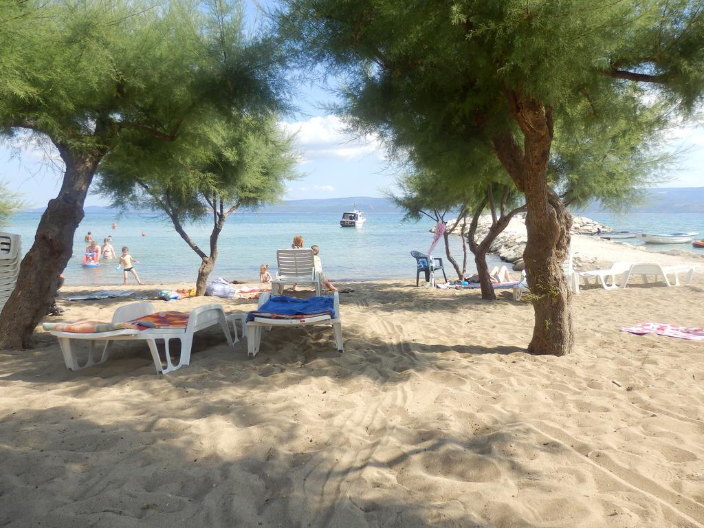 Apartments Rica Omis Bagian luar foto