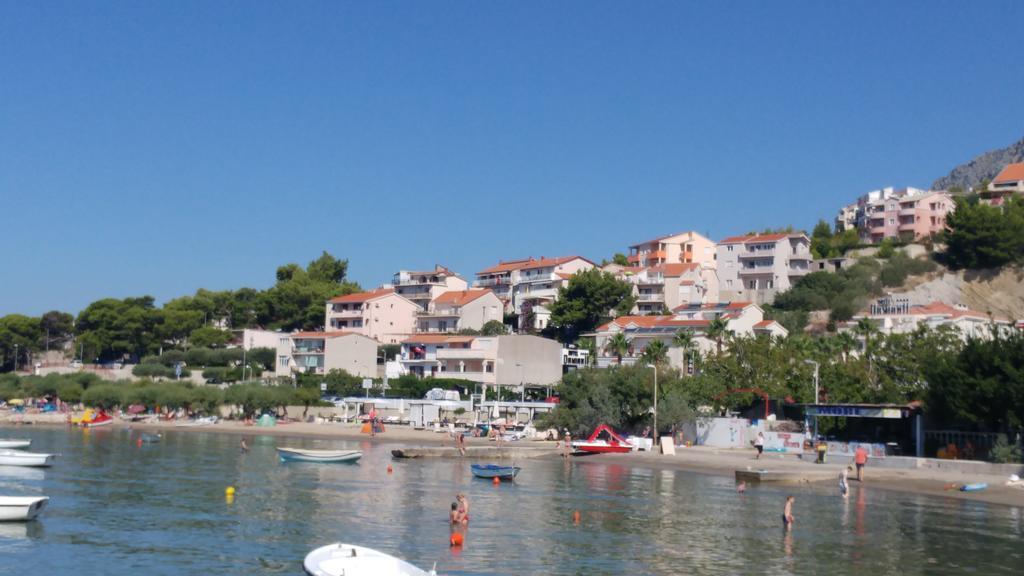 Apartments Rica Omis Bagian luar foto