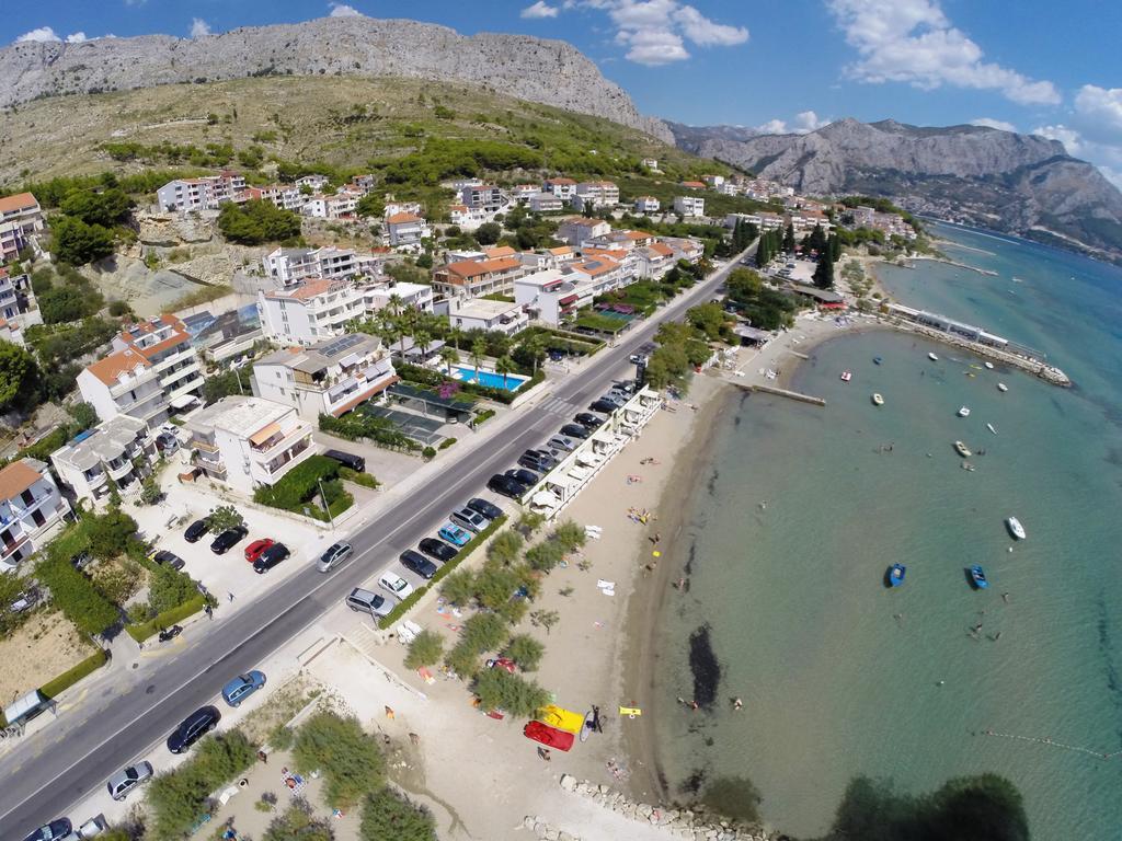 Apartments Rica Omis Bagian luar foto