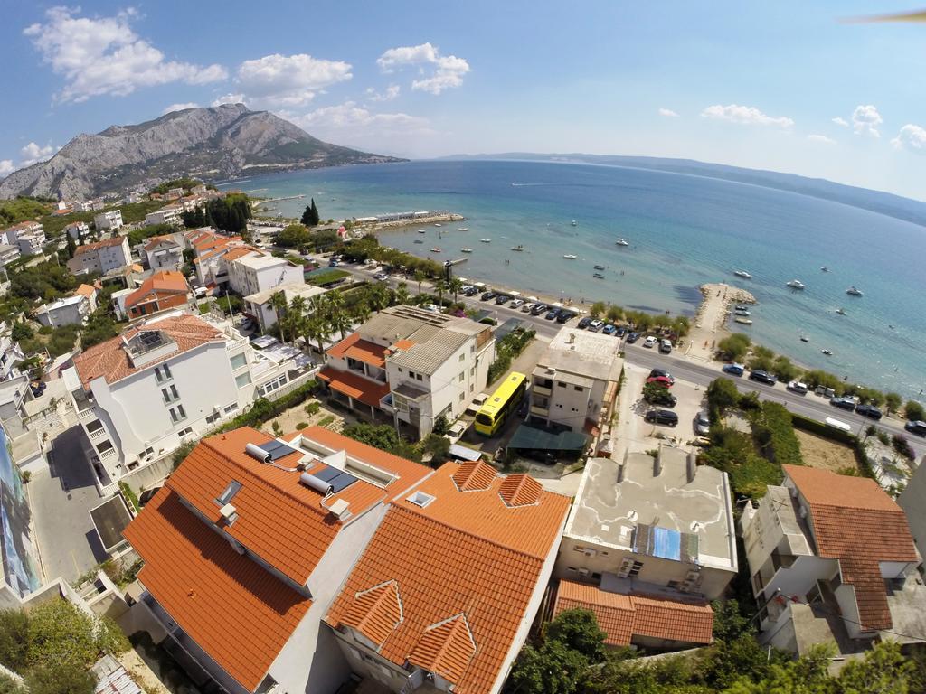 Apartments Rica Omis Bagian luar foto