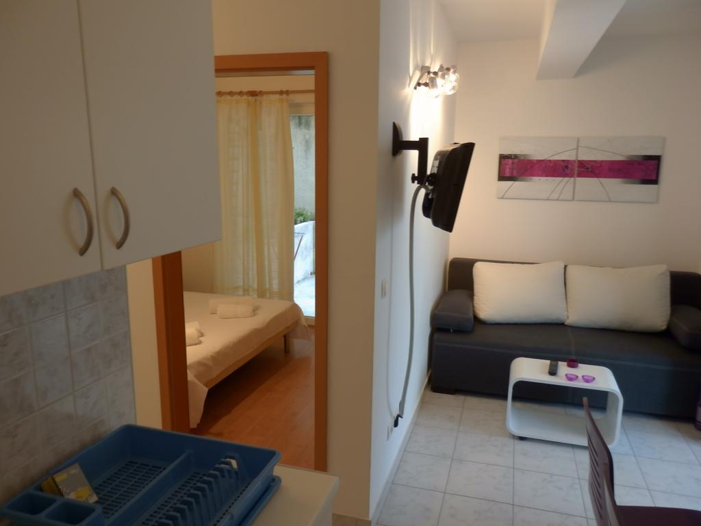 Apartments Rica Omis Bagian luar foto