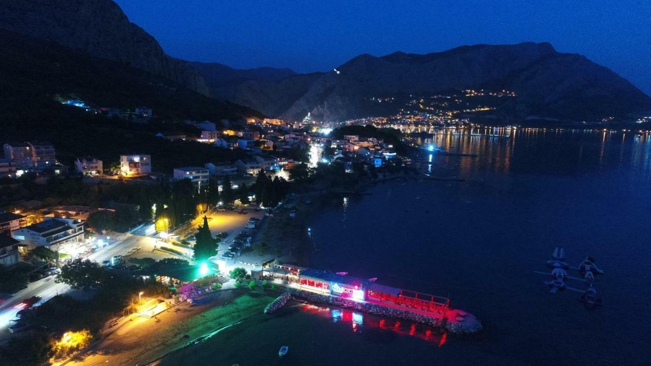 Apartments Rica Omis Bagian luar foto