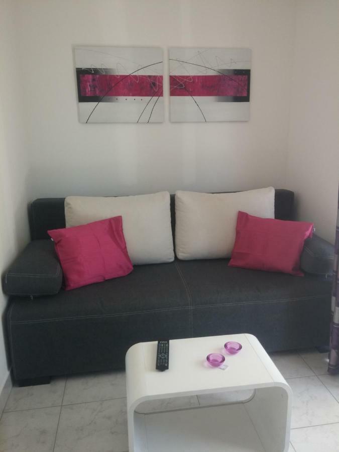 Apartments Rica Omis Bagian luar foto