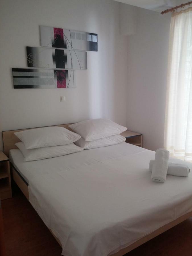 Apartments Rica Omis Bagian luar foto
