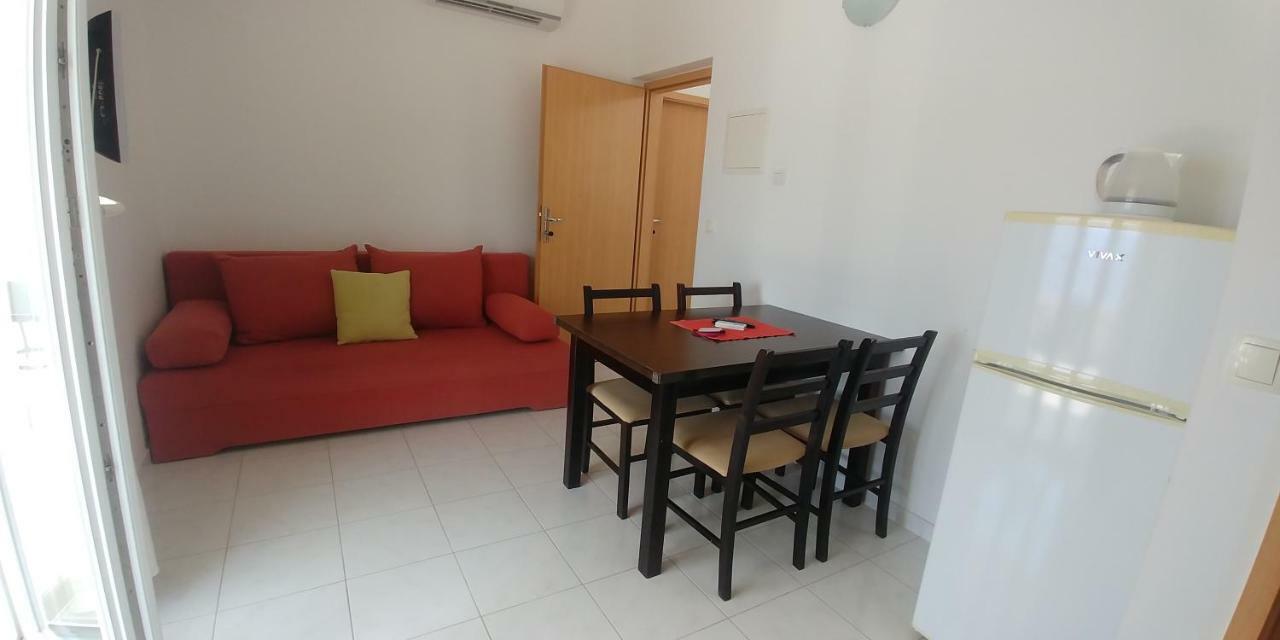 Apartments Rica Omis Bagian luar foto