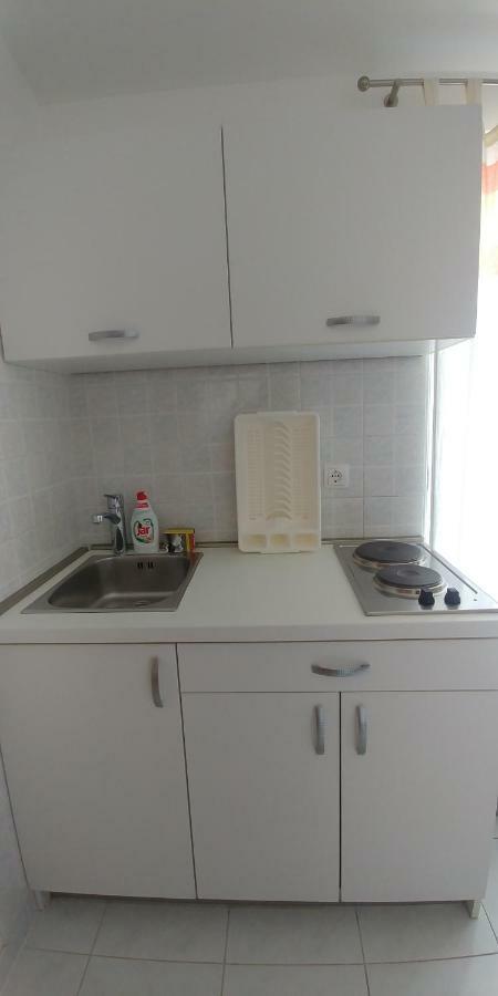 Apartments Rica Omis Bagian luar foto